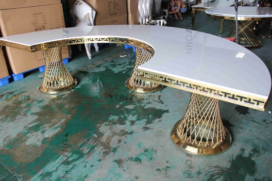 صغيرة الخصر قاعدة MDF الجدول الأعلى نصف القمر طاولة الطعام مجموعة إطار الفولاذ المقاوم للصدأ لحدث الزفاف