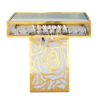 سعر جيد مصنع أثاث حفلات الزفاف الفاخر بسعر المصنع، طاولة كعك زجاجية كريستالية بمرآة وقاعدة وردة مربعة من الفولاذ المقاوم للصدأ الانترنت