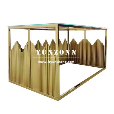 سعر جيد طاولة طعام مربعة ذهبية من الفولاذ المقاوم للصدأ لأثاث حفلات الزفاف في فندق فوشان بتصميم جديد للعروسين الانترنت