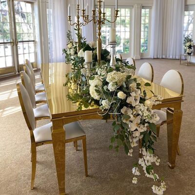 سعر جيد طاولة طعام حديثة مع قاعدة من الفولاذ المقاوم للصدأ زجاج متألم لأعلى المنزل مطعم فندق في الهواء الطلق مصنوع من المعدن الرخام الانترنت