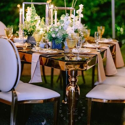 سعر جيد طقم طاولة طعام مثلثة عصرية YZ بقاعدة من الفولاذ المقاوم للصدأ وسطح زجاجي مقسّى وإطار متعدد الألوان متين للشقق الخارجية والفلل الانترنت