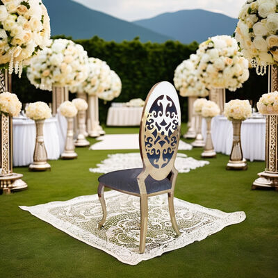 سعر جيد كراسي طعام كلاسيكية فاخرة ذات ظهر مرتفع بإطار من الفولاذ المقاوم للصدأ الذهبي وظهر مزين بنقوش زهور لحفلات الزفاف والشقق والفنادق والمناسبات الانترنت